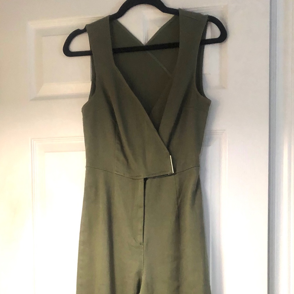 Khaki jumpsuit with cutout back